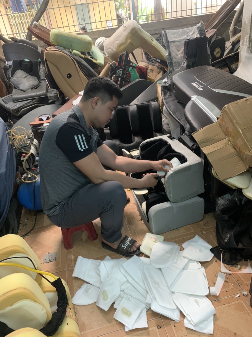 Nâng Cấp Ghế Massage với Thay Túi Khí Giá Rẻ: Giải Pháp Tiết Kiệm tại Suaghematxa24h