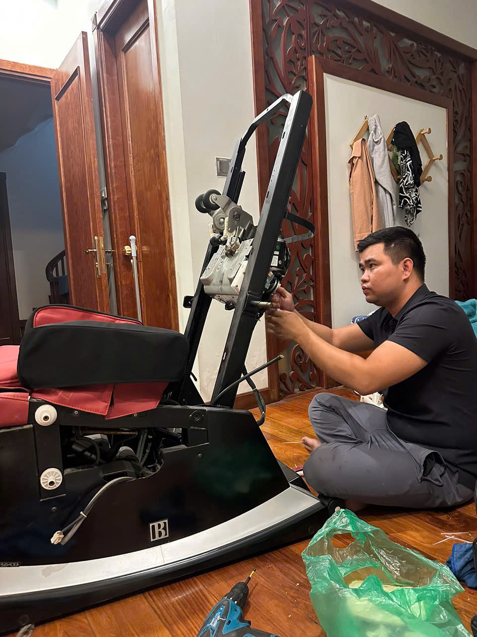 Sửa Ghế Mát Xa Tận Nhà Tại Hà Nội Có Đắt Không?